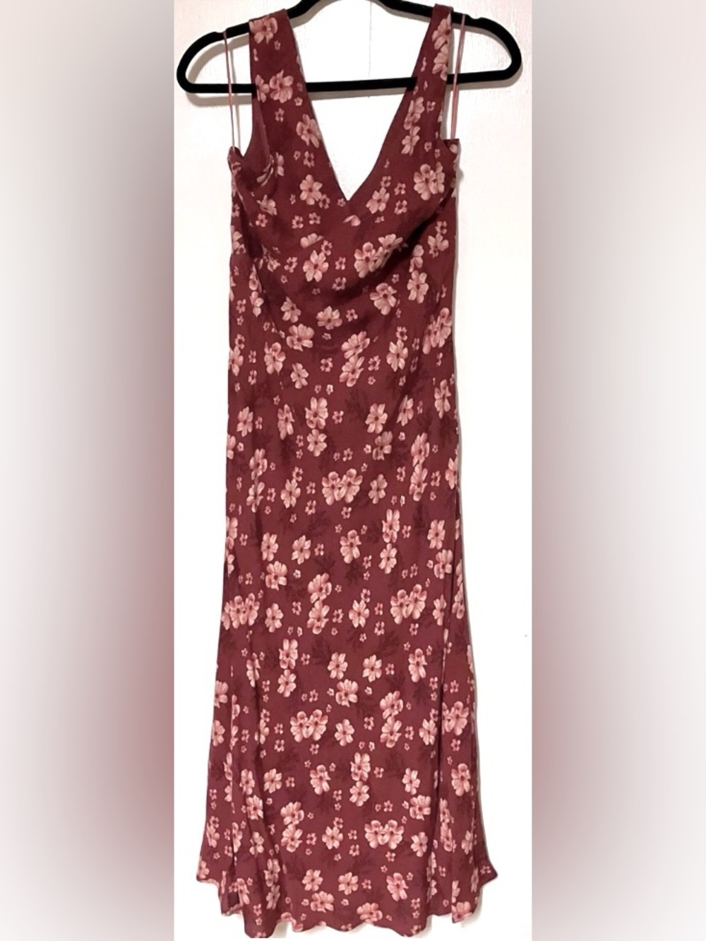 Versona Sleeveless Burgundy/ Pink Floral V-neck Midi Dress: Size 10